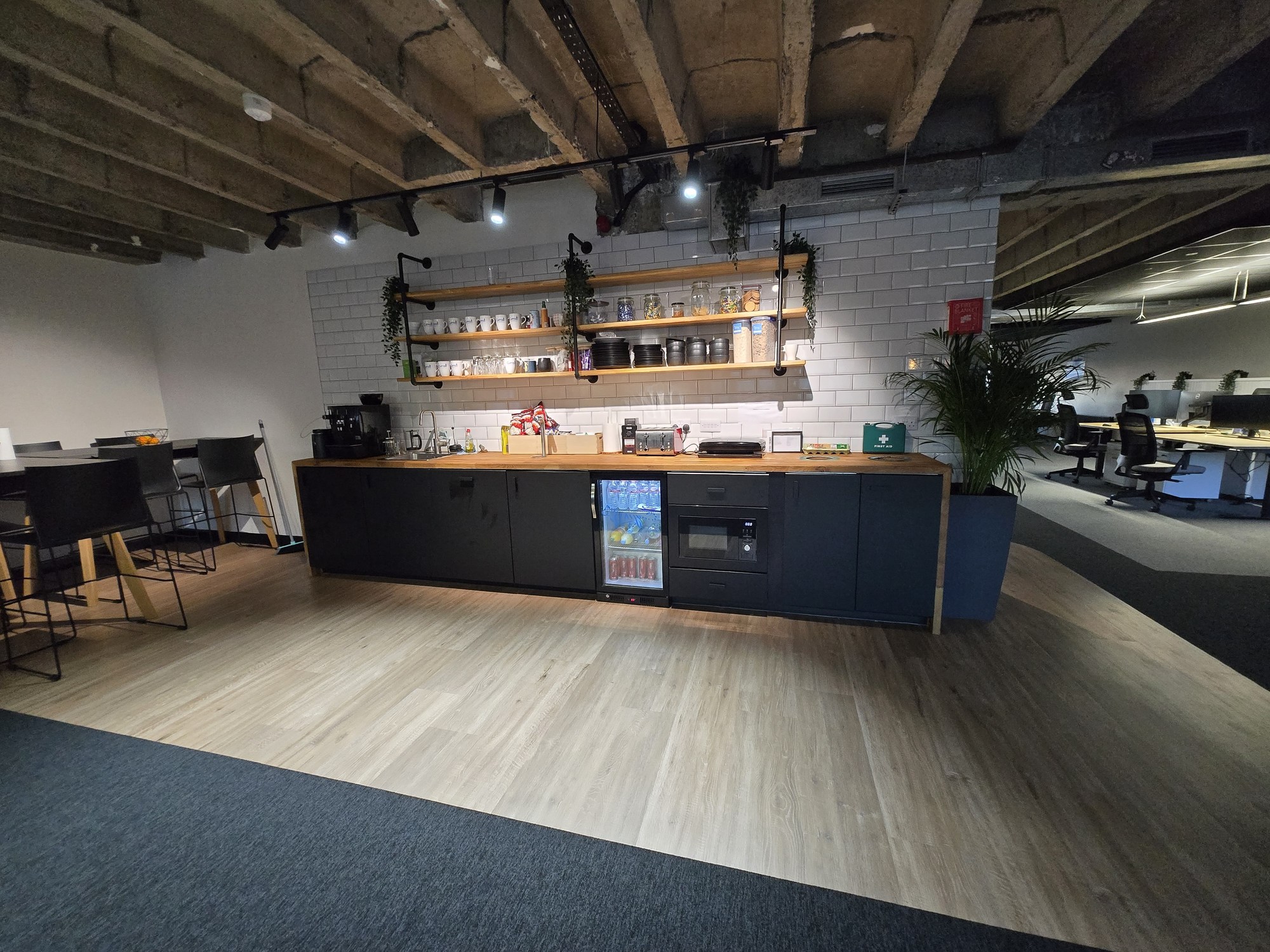 Kitchen and collaboration space in a Fluid workplace